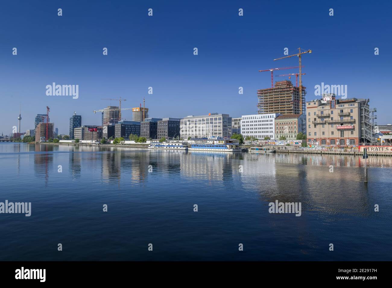 Mediaspree, Pirates, Zalando, Wohnturm ´Living Levels´, Mercedes Benz Vertriebszentrale, Mühlenstraße, Spreeufer, Friedrichshain, Berlin, Deutschland Stockfoto