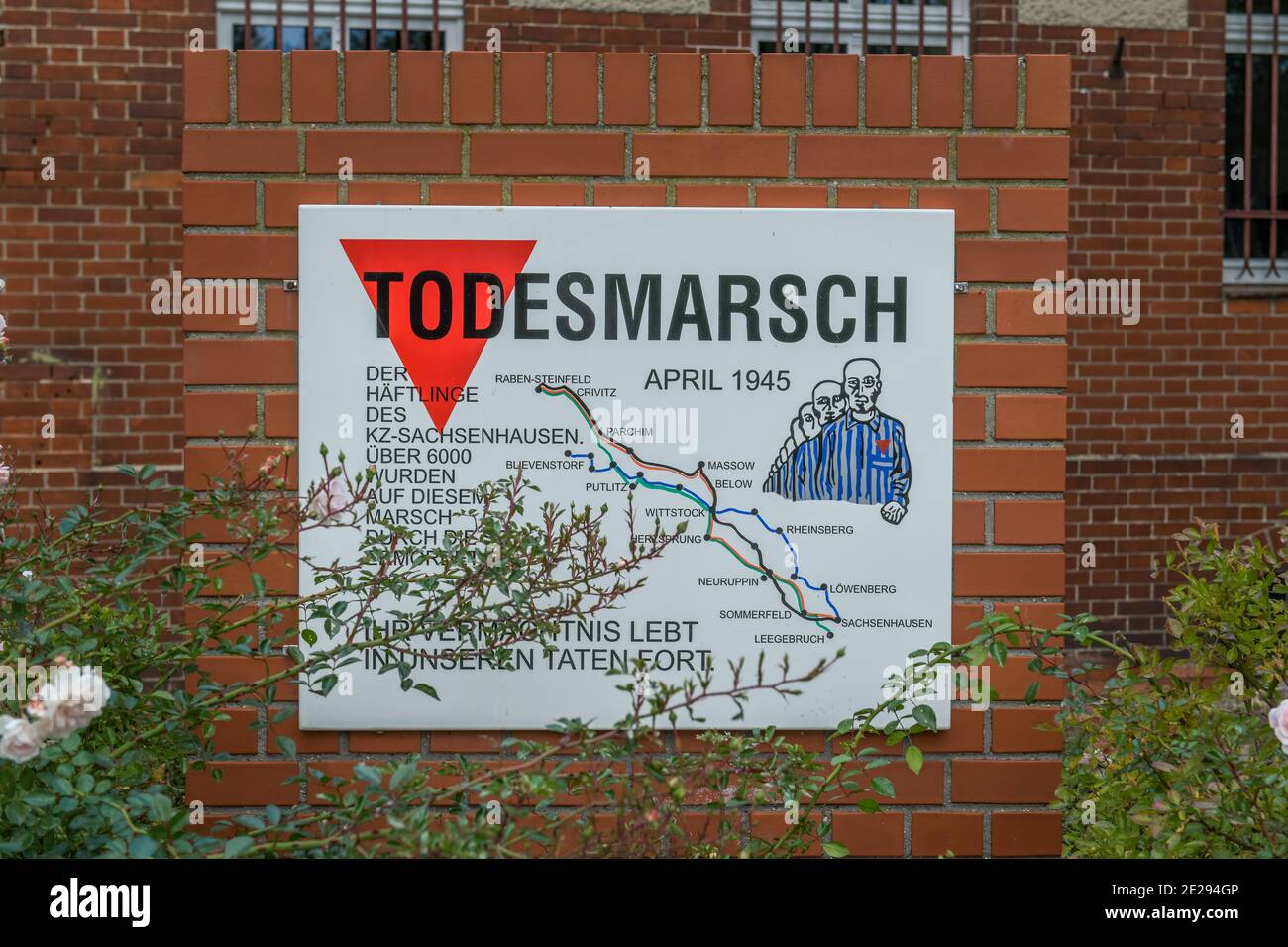 Gedenktafel Todesmarsch KZ Sachsenhausen, Neuruppin, Landkreis Ostprignitz-Ruppin, Brandenburg, Deutschland Stockfoto