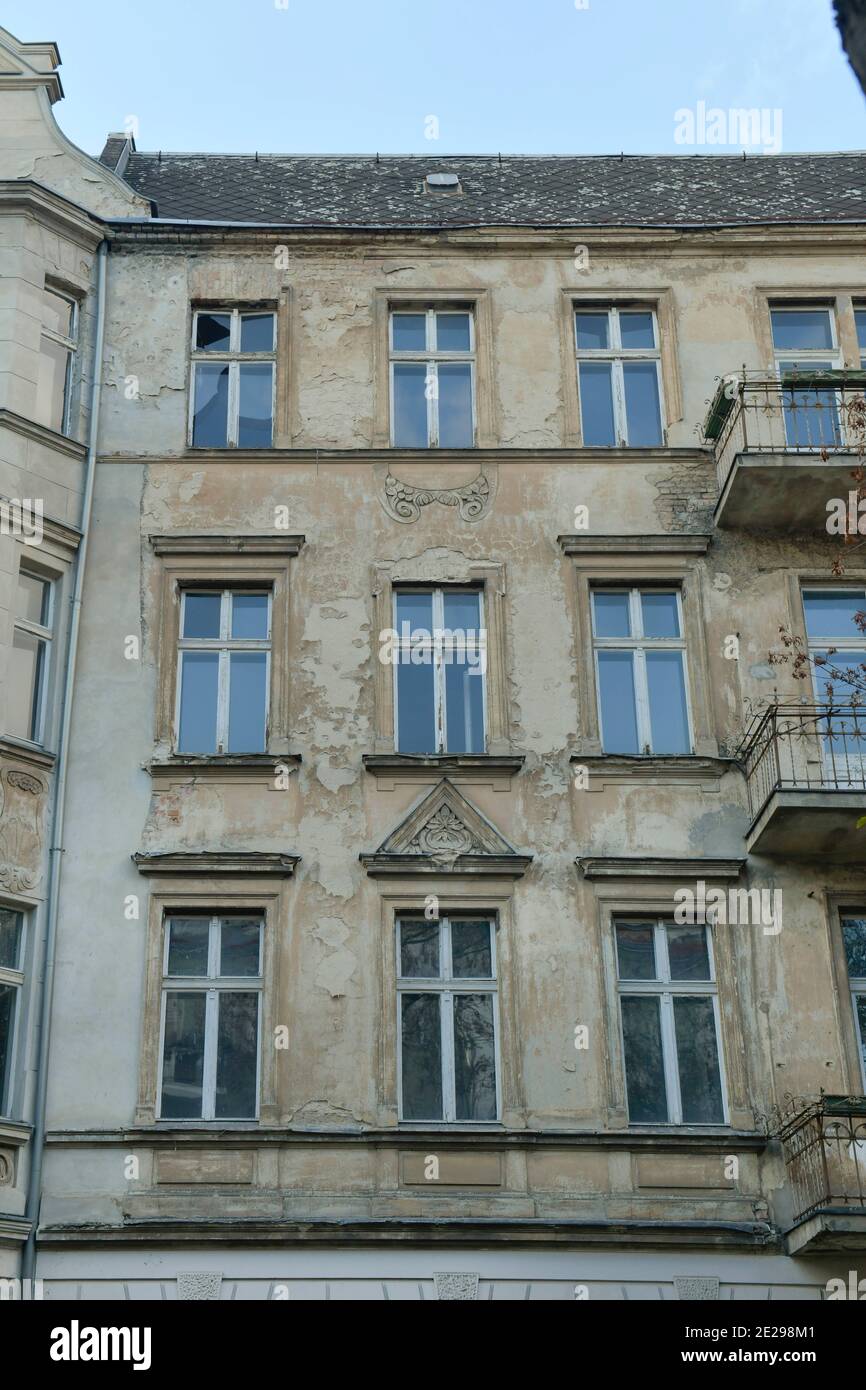 Geisterhaus, Leerstand Wohnhaus Stubenrauchstraße Ecke Odenwaldstraße, Friedenau, Berlin, Deutschland Stockfoto