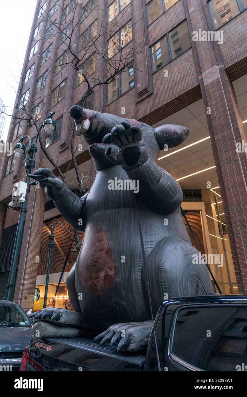 New York, NY - 12. Januar 2021: Mitglieder der Zimmermannsgewerkschaft protestierten gegen die Firma Tishman im Waldorf Astoria Stockfoto