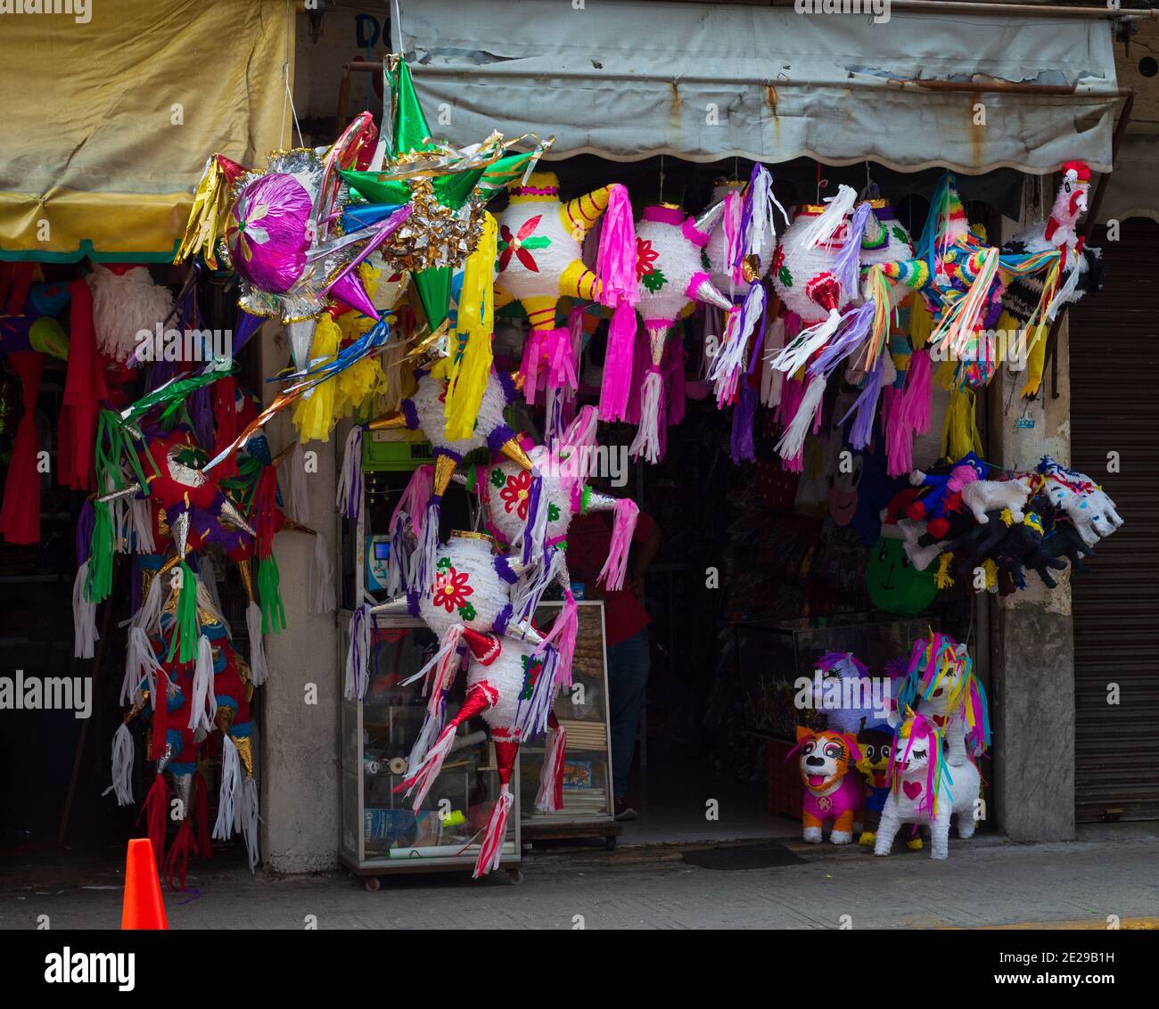 Pinata Shop auf den Straßen der Innenstadt von Merida, Yucatan, Mexiko. Stockfoto