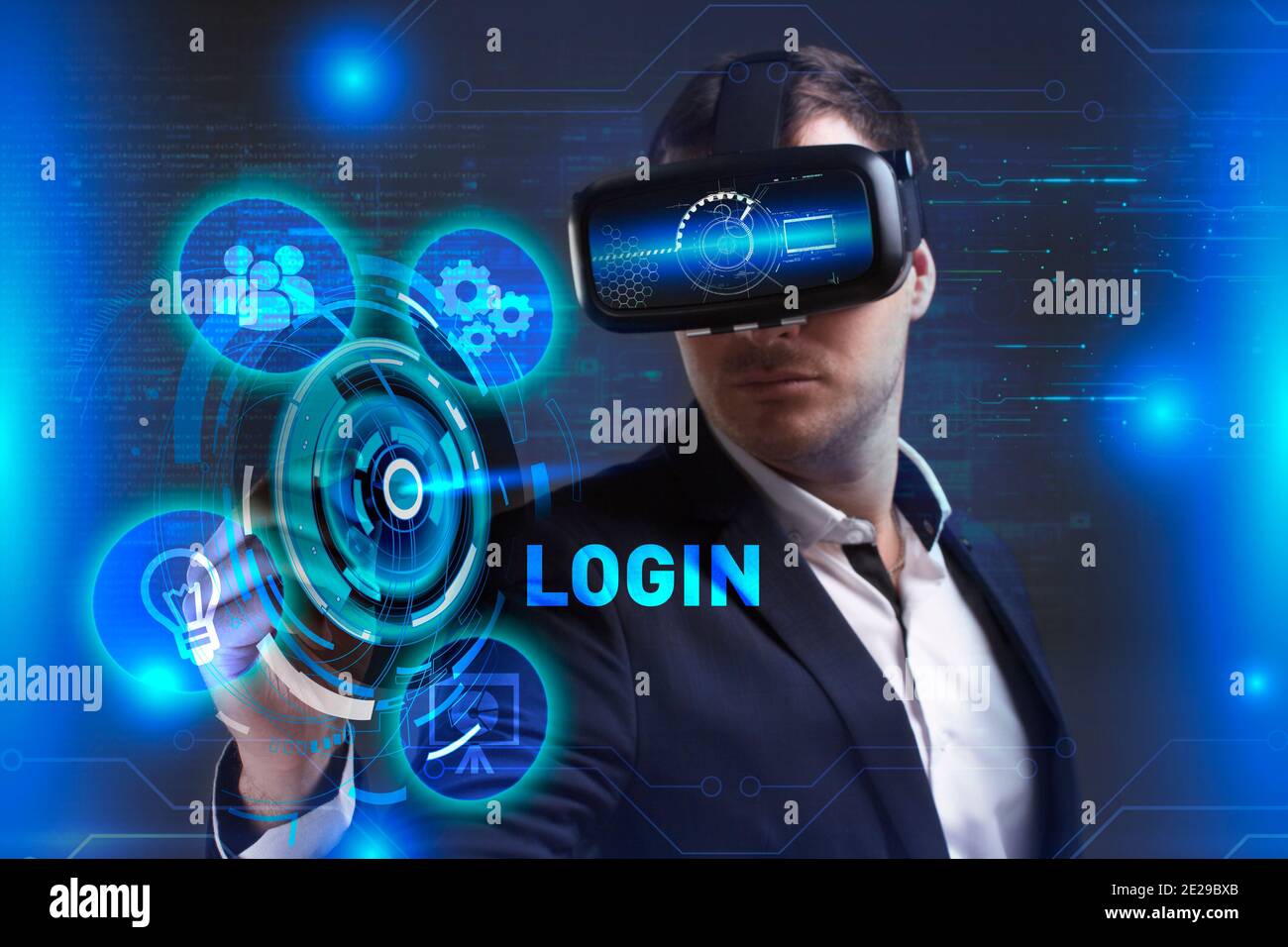 Business, Technologie, Internet und Netzwerkkonzept. Junge Geschäftsmann arbeiten in Virtual-Reality-Brille sieht die Inschrift: Login Stockfoto