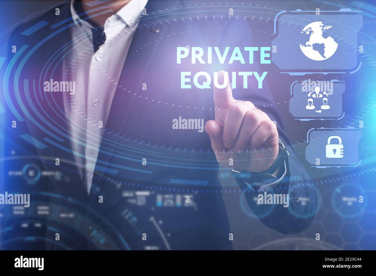 Business, Technologie, Internet und Netzwerkkonzept. Junger Geschäftsmann arbeitet auf einem virtuellen Bildschirm der Zukunft und sieht die Inschrift: Private equi Stockfoto