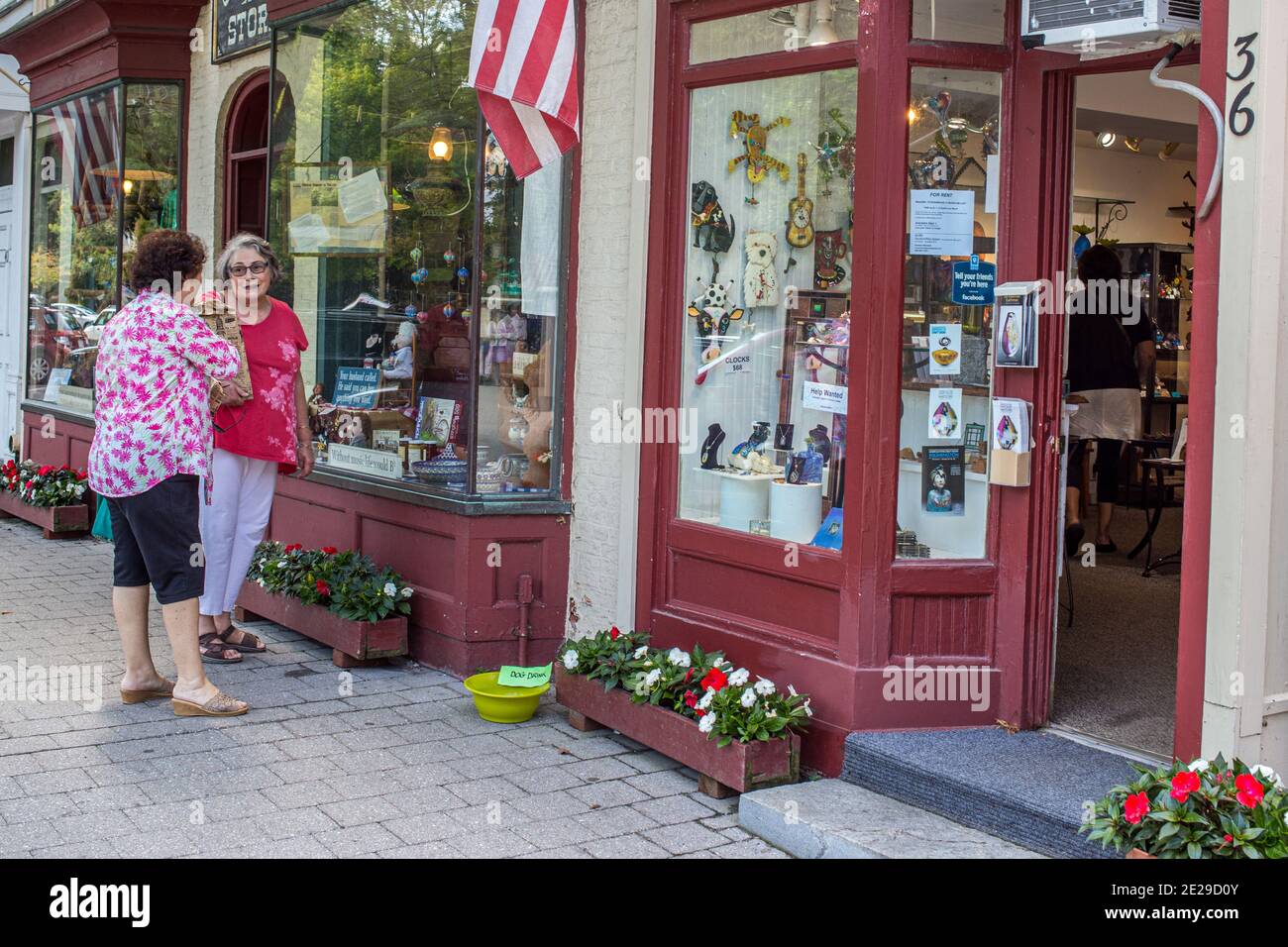 Geschäfte an der Main Street in Stockbridge, Massachusetts Stockfoto