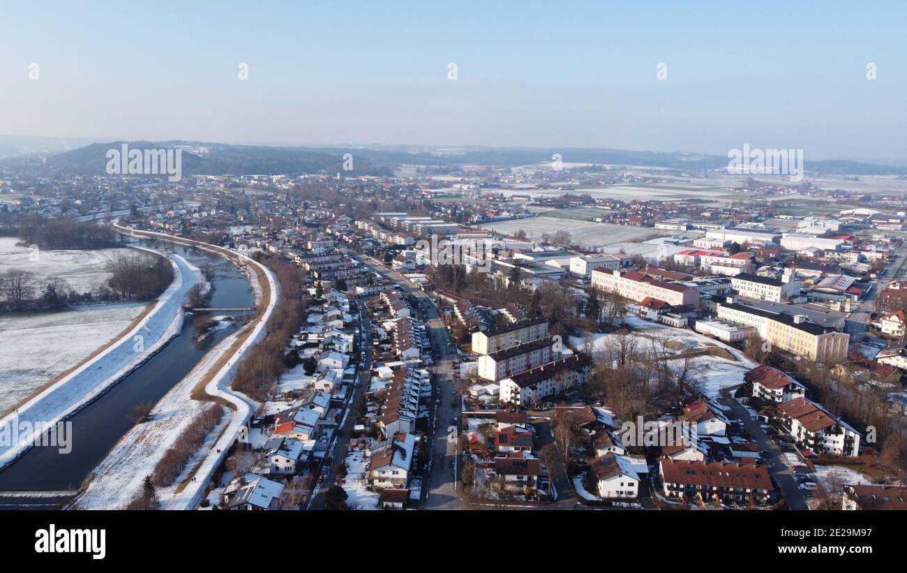 Bruckmühl, Deutschland: Luftaufnahme der Gemeinde Stockfoto