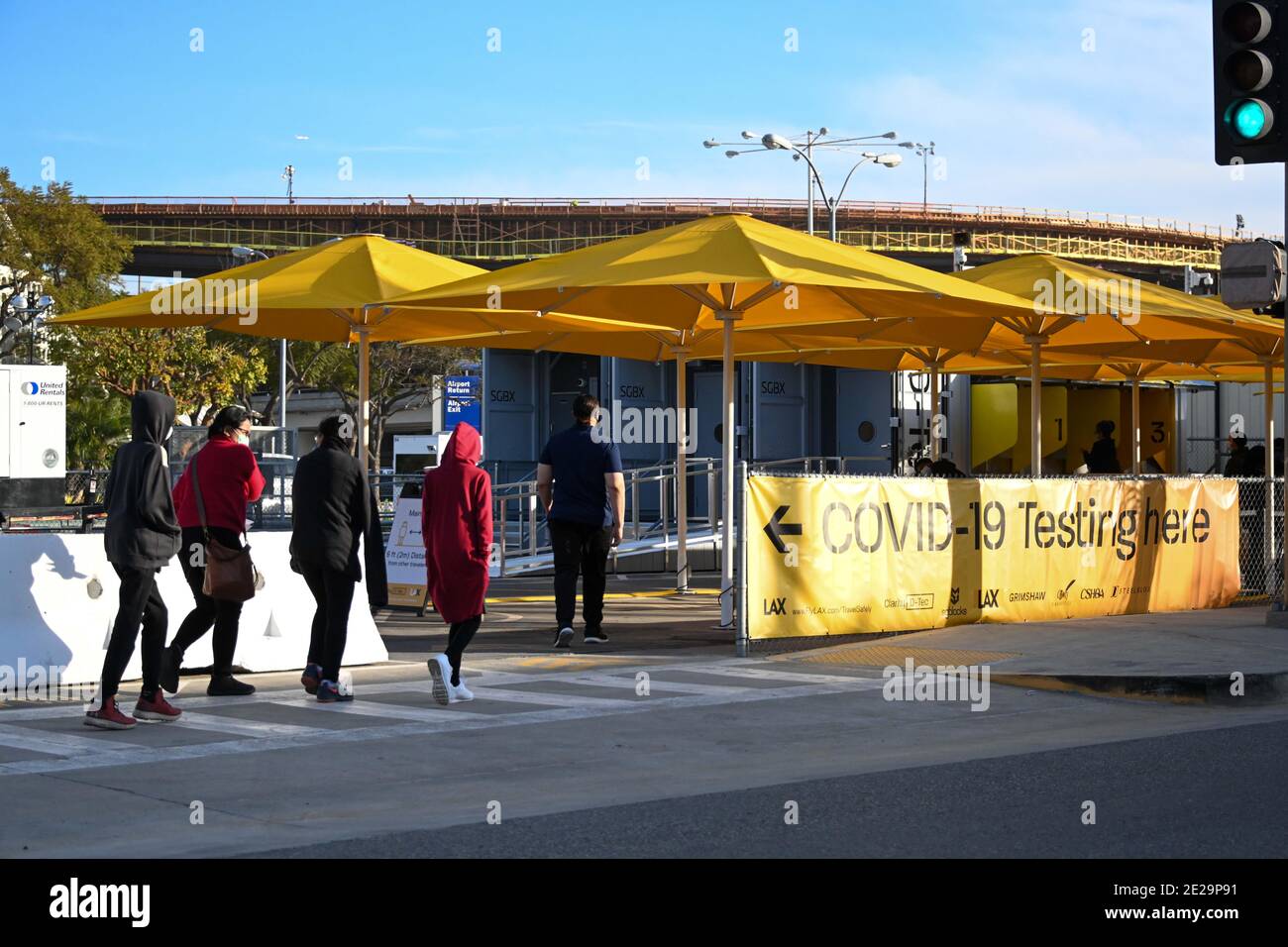 Coronavirus (COVID-19) Teststationen am Los Angeles International Airport, Samstag, 2. Januar 2021, in Los Angeles. (Dylan Stewart/Image of Sport) Stockfoto