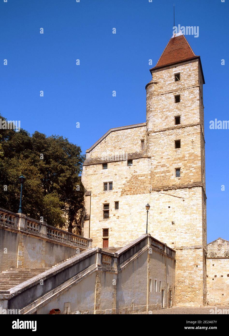 Auch, Midi-Pyrenees, Frankreich. 14thC Tour d'Armagnac an der Spitze des Escalier Monumental (Treppe, 1836) Stockfoto