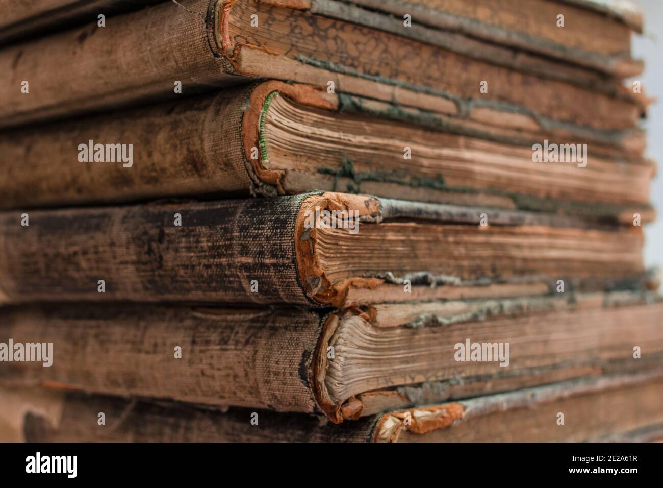 Nahaufnahme von alten Büchern in einem Stapel - Vintage-Konzept Stockfoto