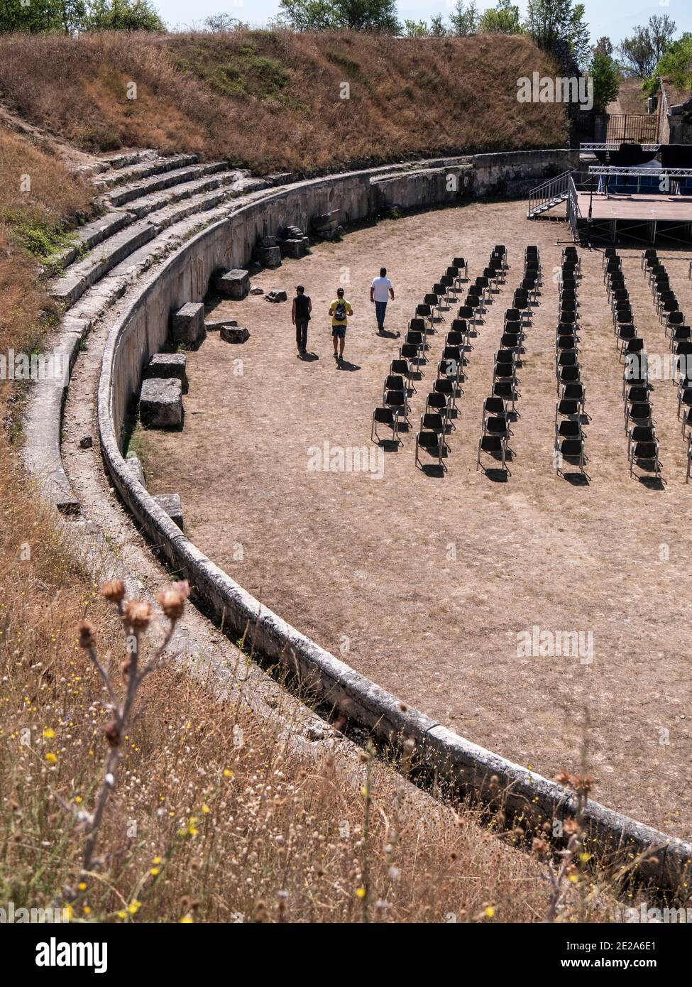 Römisches Amphitheater, archäologische Stätte von Alba Fucens, Massa d'Albe, Abruzzen, Italien Stockfoto