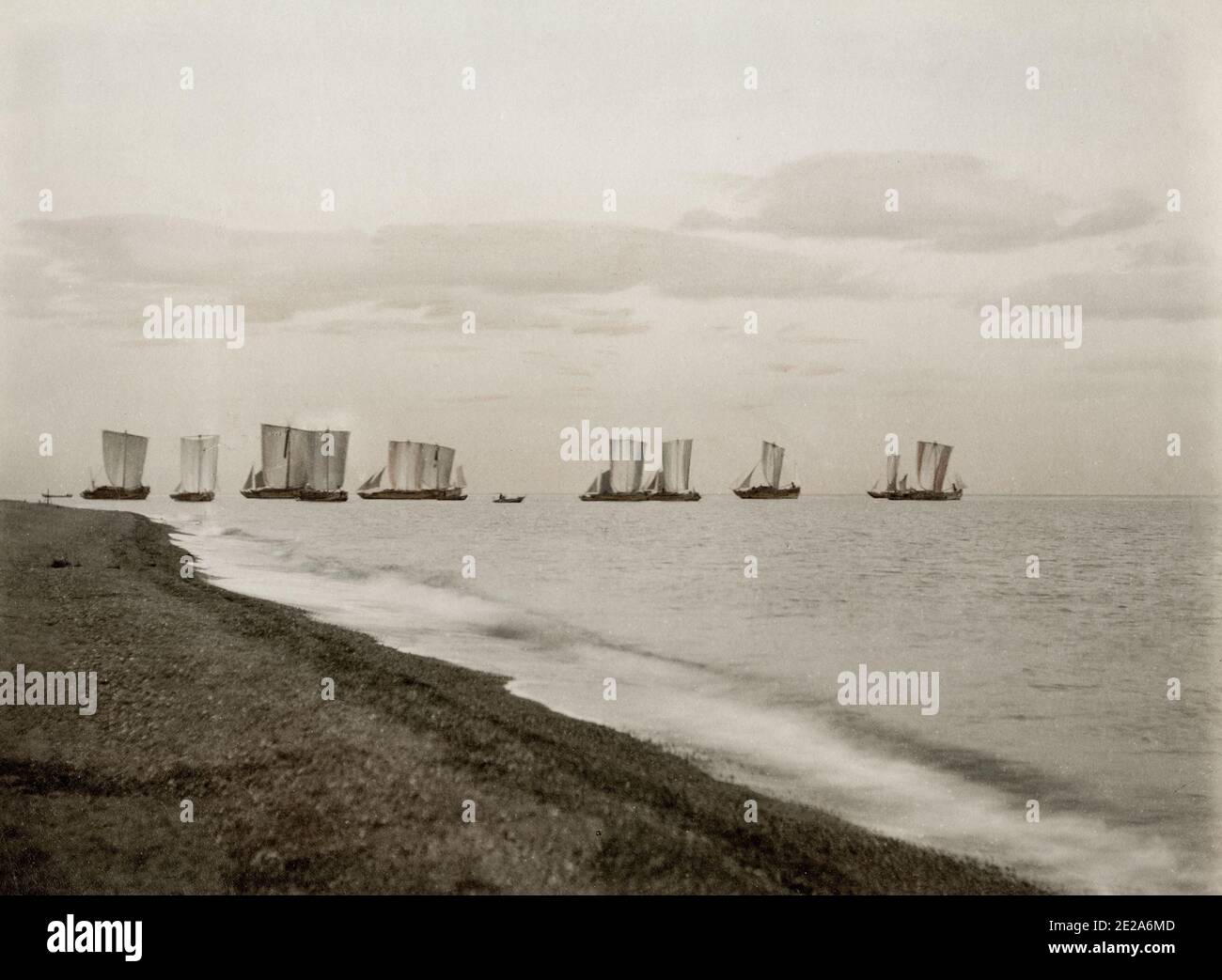 Vintage 19. Jahrhundert Foto: Gruppe von Schiffen, Boote, die Offshore, Japan, um 1880 Stockfoto
