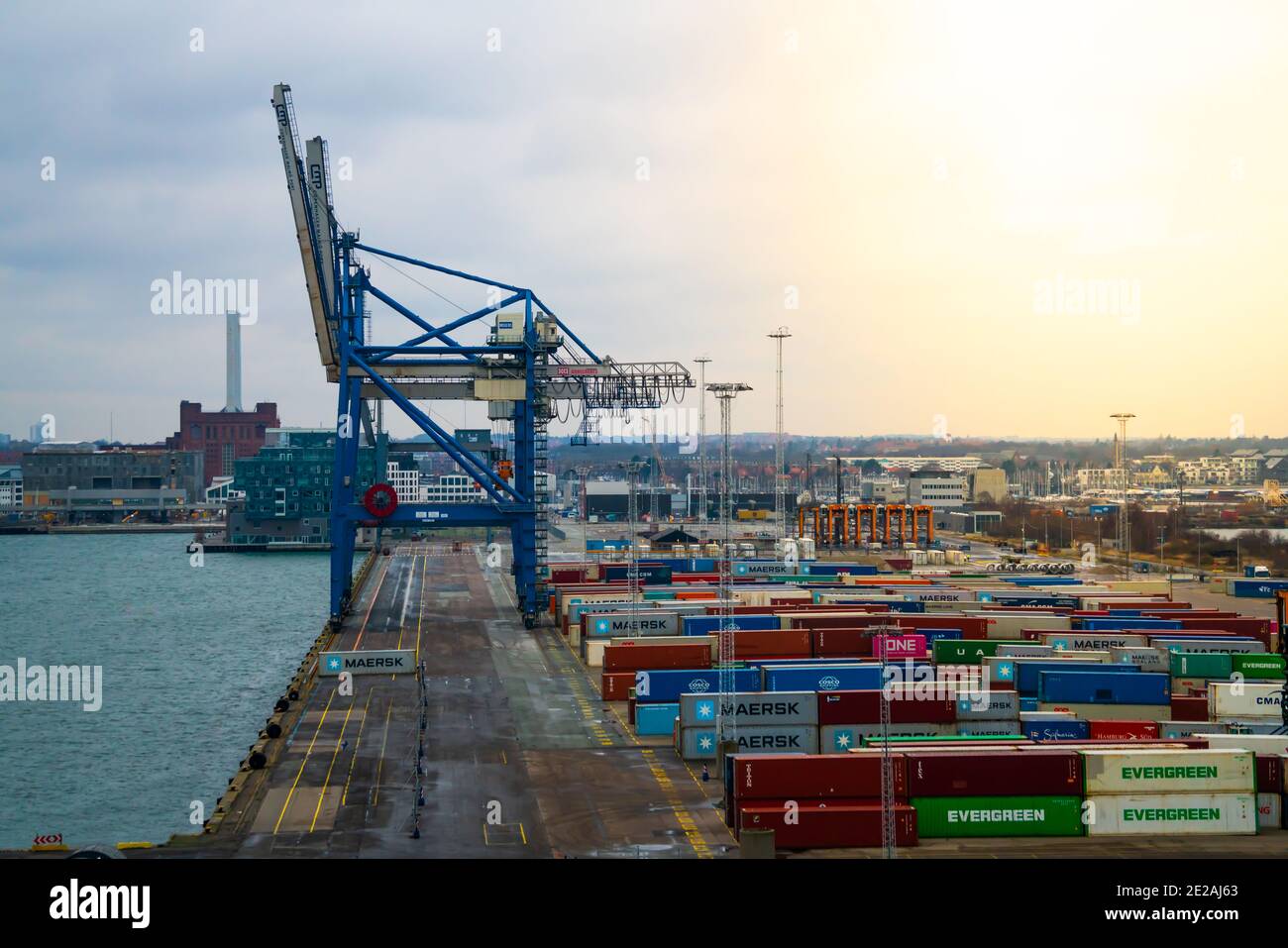 Containerfrachtterminal Kopenhagen am Hafen von Kopenhagen und Malmö. Stockfoto
