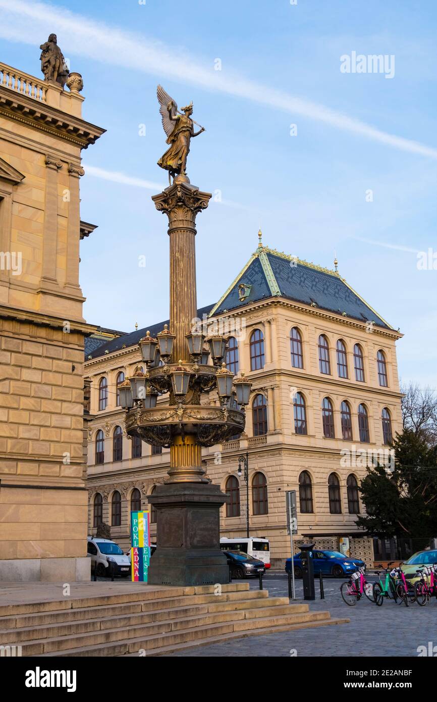 Muse Skulptur, vor Rudolfinum, Namesti Jana Palacha, Josefov, Prag, Tschechische Republik Stockfoto