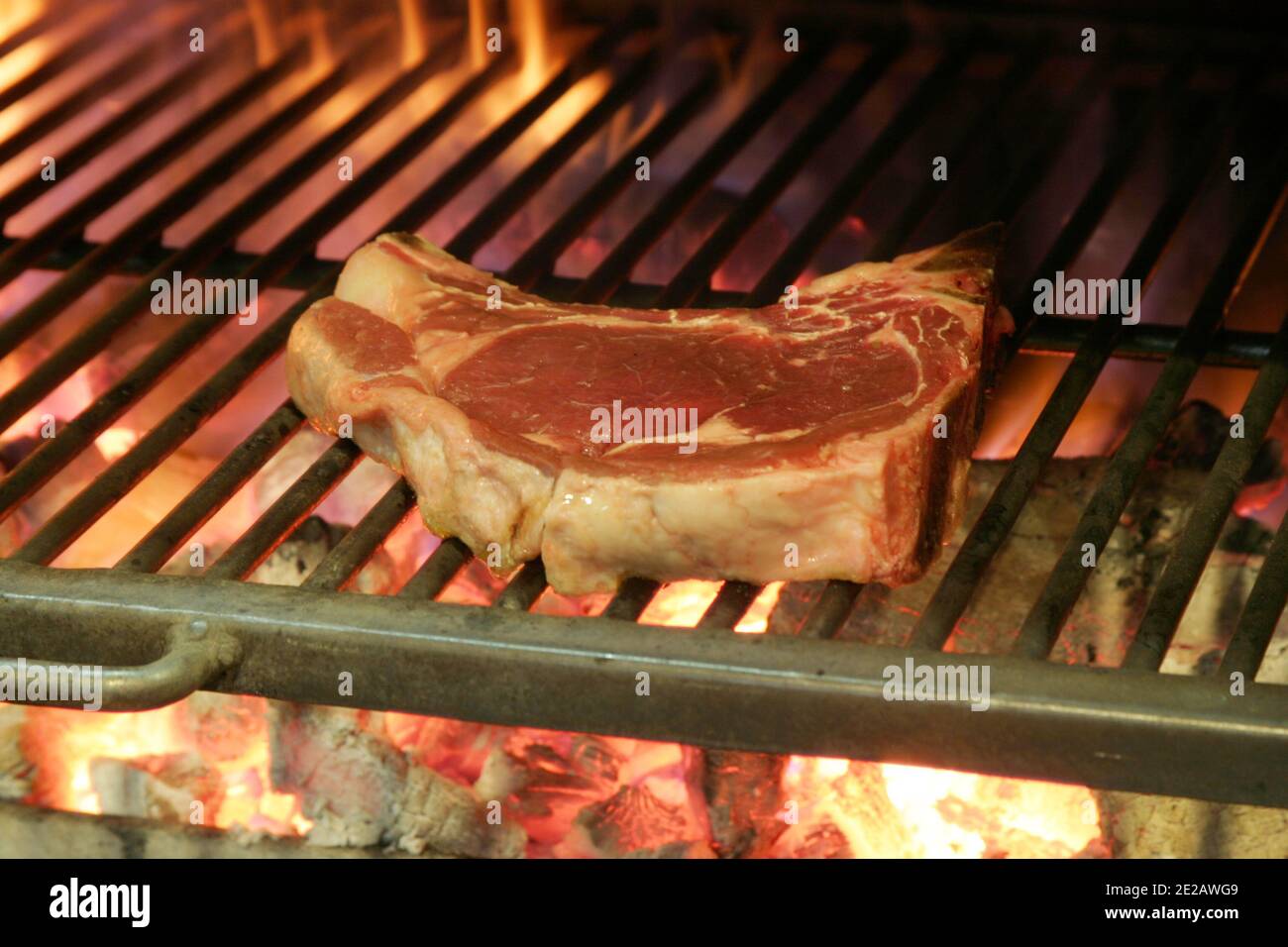 Steak Grillen auf einem Grill Stockfoto