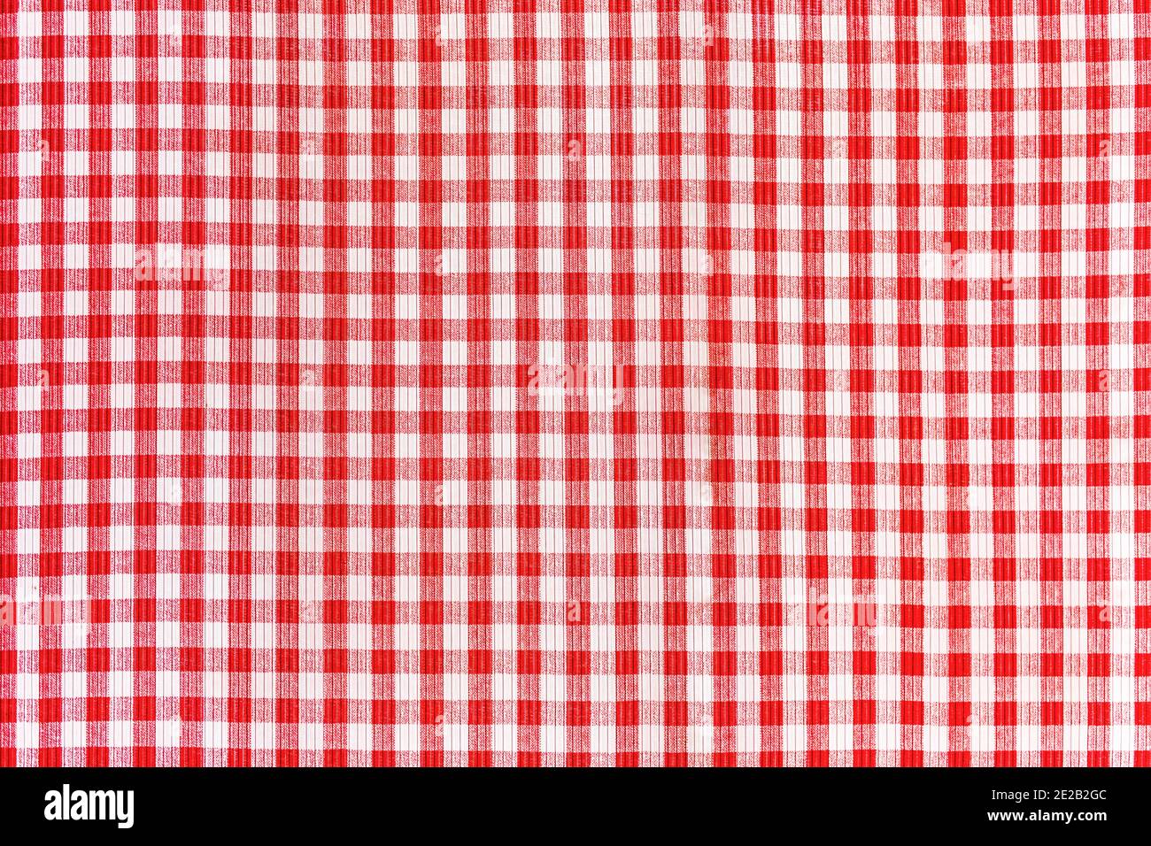 Rot und weiß abstrakter karierter Hintergrund, karierte Picknick-Tischdecke, Stoffmuster Textur. Stockfoto