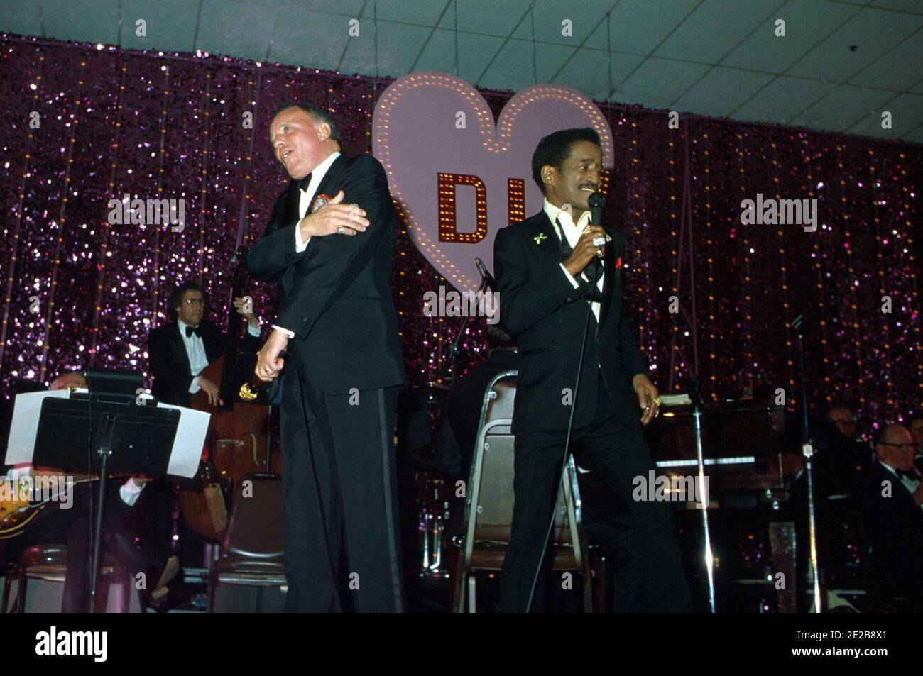 Frank Sinatra und Sammy Davis Jr. Credit: Ralph Dominguez/MediaPunch Stockfoto