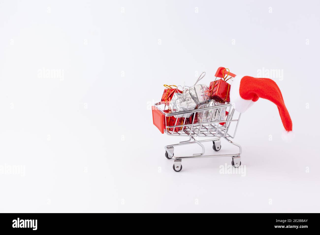 Kauf Weihnachtsgeschenke in Supermärkten Stockfoto