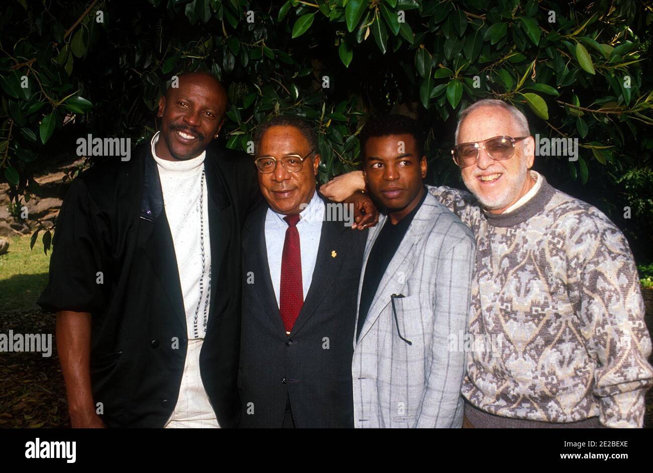 LOU GOSSETT JR, ALEX HALEY, LAVAR BURTON UND DAVID WOLPER. Quelle: Ralph Dominguez/MediaPunch Stockfoto