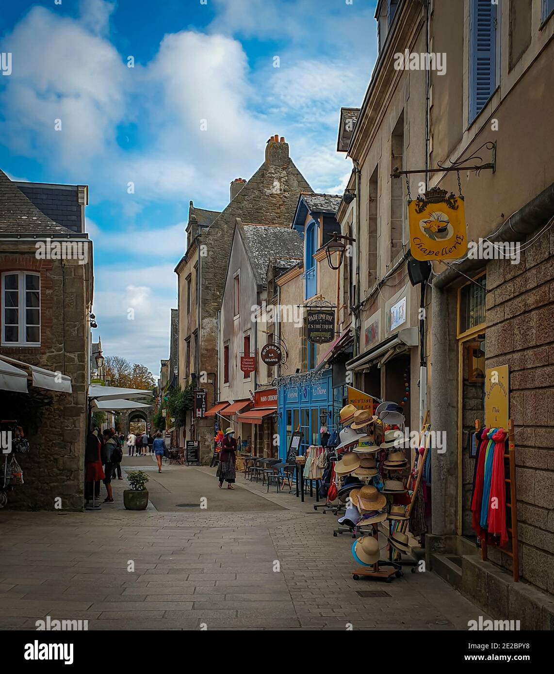Guerande, Frankreich, September 2020, Blick auf die Saillé Straße die hohe Straße dieser bretonischen Stadt Stockfoto