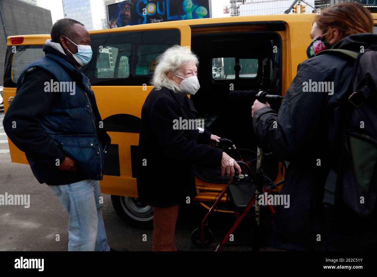 New York, NY, USA. Januar 2021. New York City eröffnet am 13. Januar 2021 im Jacob Javits Center in New York City die COVID-19-Massenimpfstelle für über 65-jährige und lebenswichtige Arbeiter. Kredit: Mpi43/Media Punch/Alamy Live Nachrichten Stockfoto