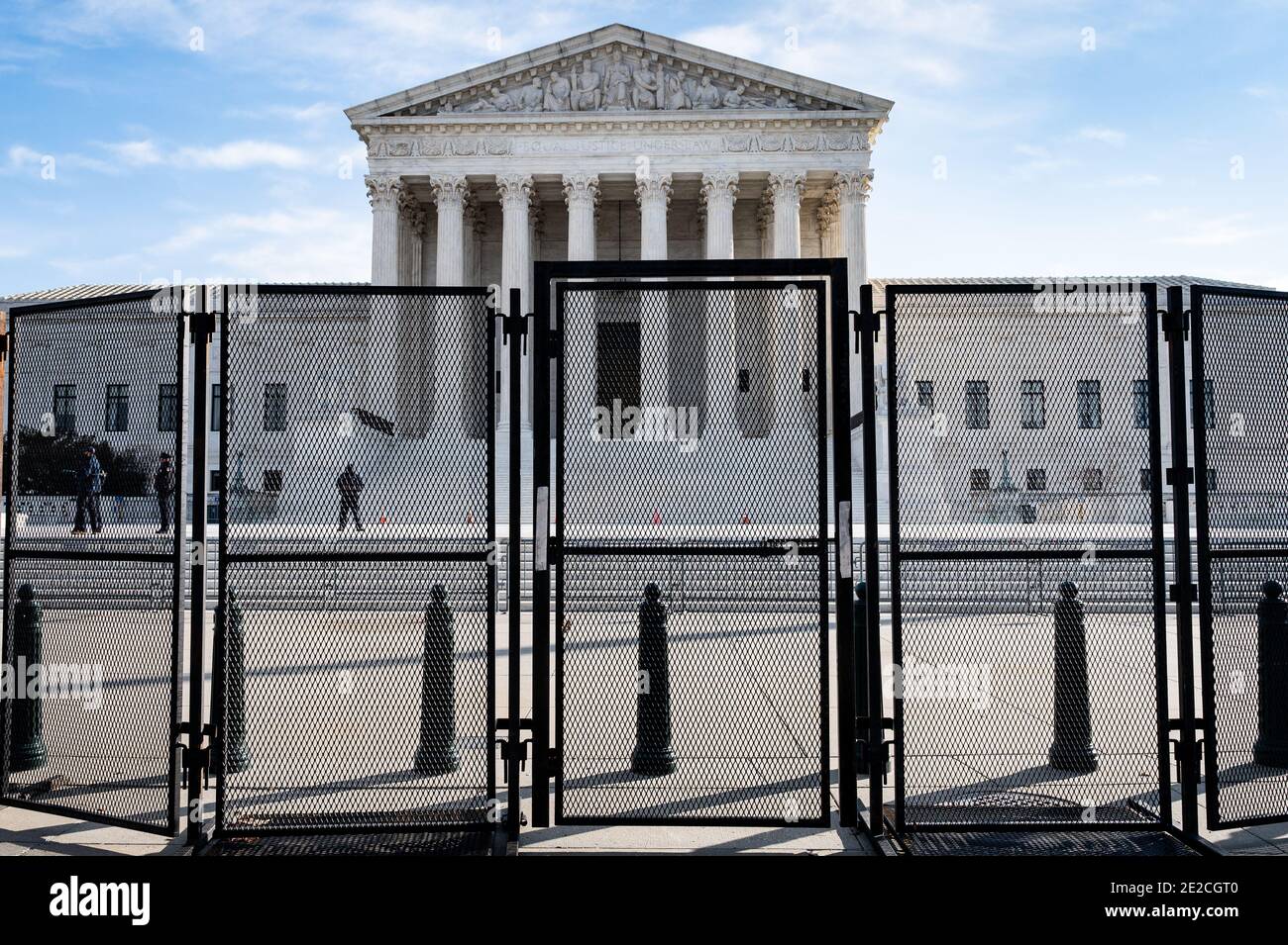 Nicht-skalierbare Zäune neu um den Obersten Gerichtshof installiert. Stockfoto