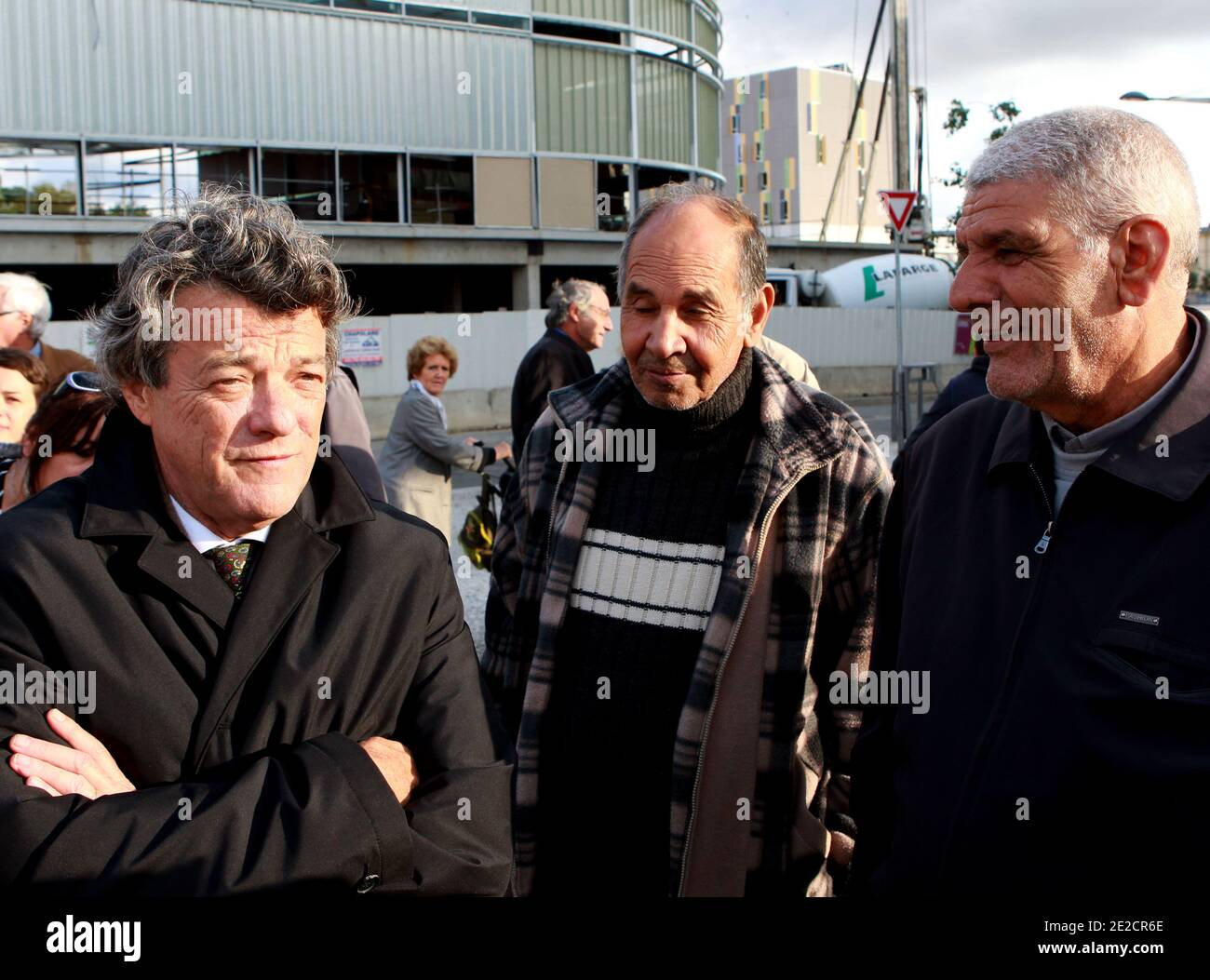 Jean-Louis Borloo, ehemaliger Minister für Ökologie und Präsident der Radikalen Partei, besucht das Viertel La duchere. Er begann 2002 mit der Errichtung dieser Baustelle, als er am 13. Oktober 2011 Minister in Lyon, Frankreich, war. Fotos von Vincent Dargent/ABACAPRESS.COM Stockfoto