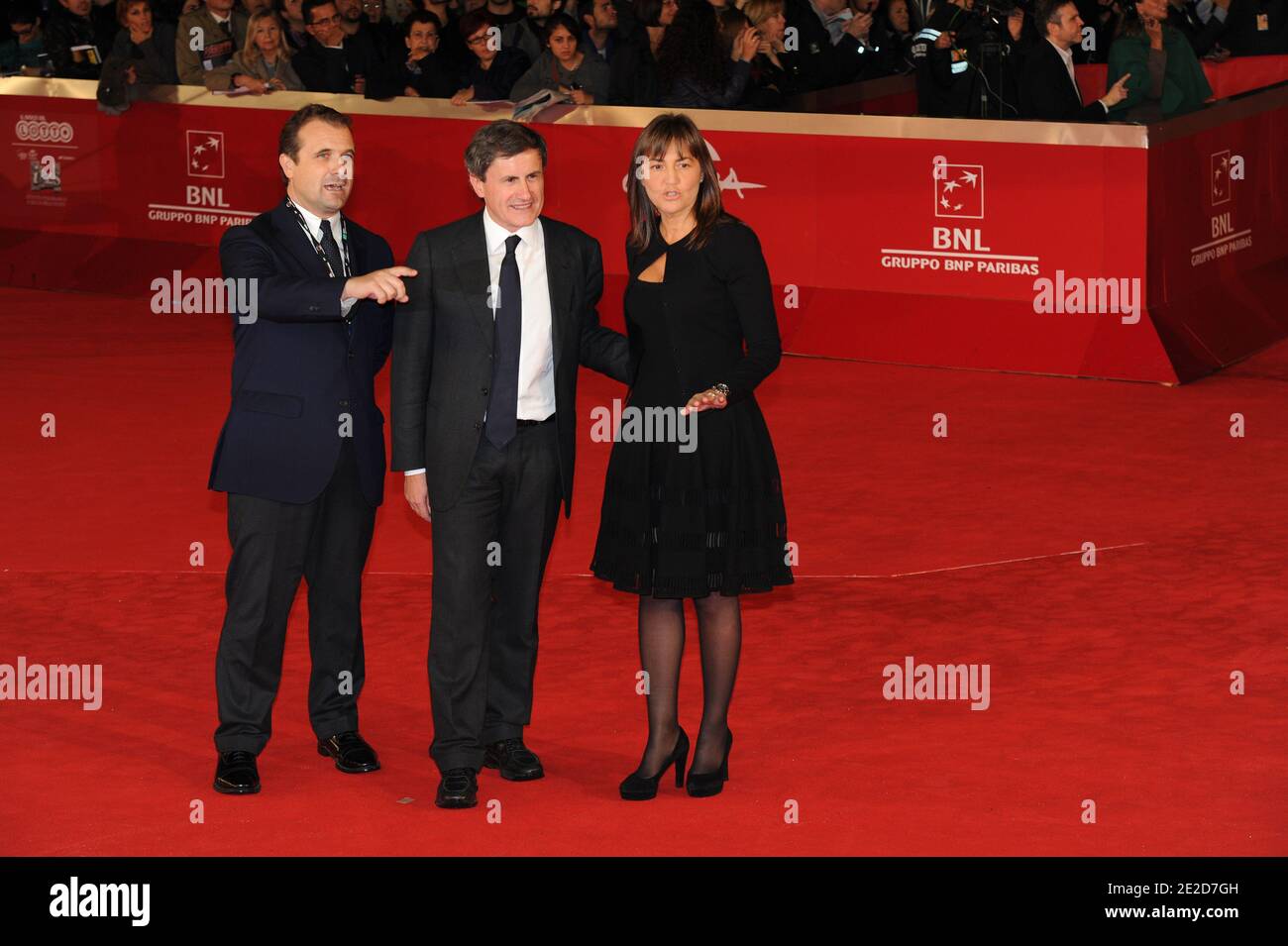 (L-R) Kulturkommissar Dino Gasperini, Bürgermeister von Rom Gianni Alemanno und Renata Polverini nehmen am 27. Oktober 2011 an der Vorführung "die Dame" des 6. Internationalen Filmfestivals in Rom Teil. Foto von Aurore Marechal/ABACAPRESS.COM Stockfoto