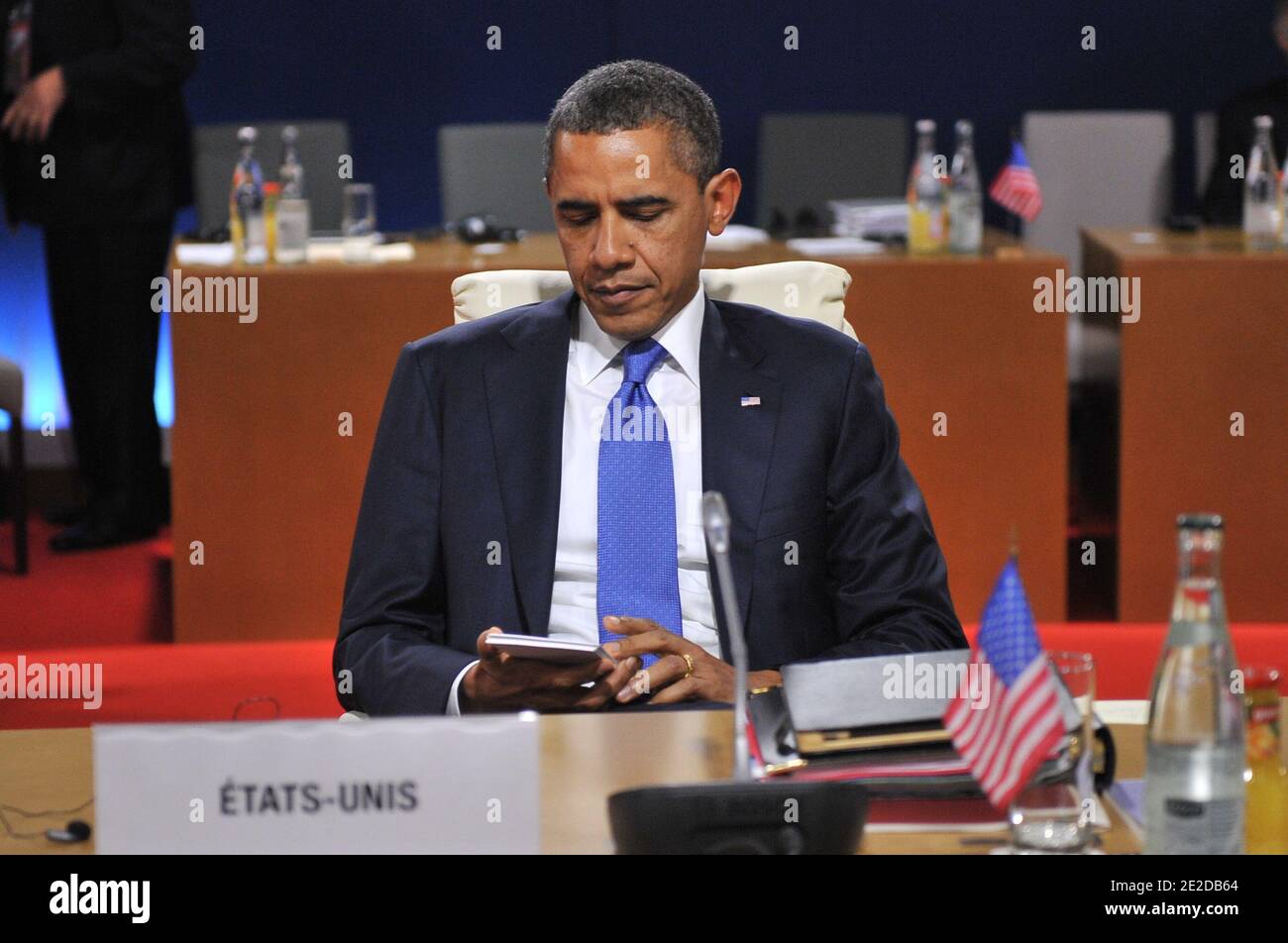 US-Präsident Barack Obama während einer Arbeitssitzung mit den Staats- und Regierungschefs der G20 auf dem G20-Gipfel der wichtigsten Volkswirtschaften der Welt in Cannes, Frankreich, am 3. November 2011. Foto von Alfred/Pool/ABACAPRESS.COM Stockfoto