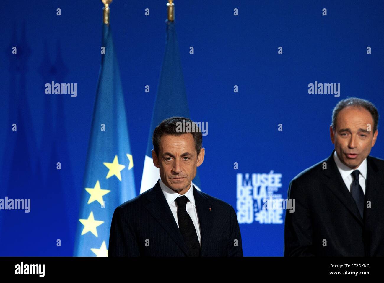 Der Generalsekretär der UMP, Jean-Francois Cope, hält eine Rede neben dem französischen Präsidenten Nicolas Sarkozy während der Einweihung des Museums des Ersten Weltkriegs (Musee de la Grande Guerre), das vom Architekten Christophe Lab in Meaux, Frankreich, am 11. November 2011 entworfen wurde. Im Rahmen der Feierlichkeiten zum Waffenstillstandstag anlässlich des 93. Jahrestages des Endes des Ersten Weltkriegs am 11. November 1918. Foto von Stephane Lemouton/ABACAPRESS.COM Stockfoto