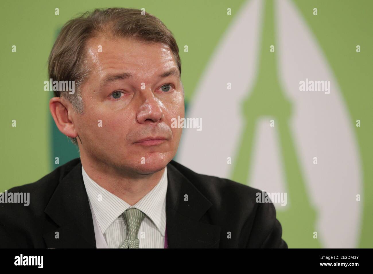 Belgien Mitglied des Europäischen Parlaments und Co-Vorsitzender der Europäischen Grünen Philippe Lamberts bei einer Pressekonferenz am 1. Tag des 4. Europäischen Grünen Kongresses im Maison de la Chimie in Paris, Frankreich, am 11. November 2011. Foto von Laetitia Notarianni/ABACAPRESS.COM Stockfoto