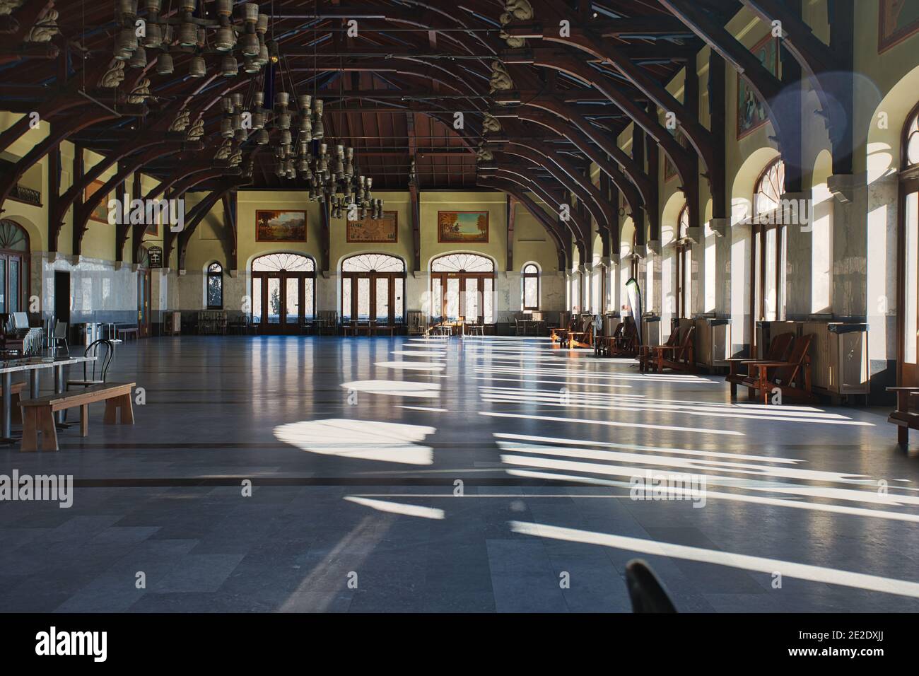 09. Januar 2021 - Montreal, Quebec, Kanada leeres Interieur des Kondiaronk Belvedere Chalet Mont Royal Stockfoto