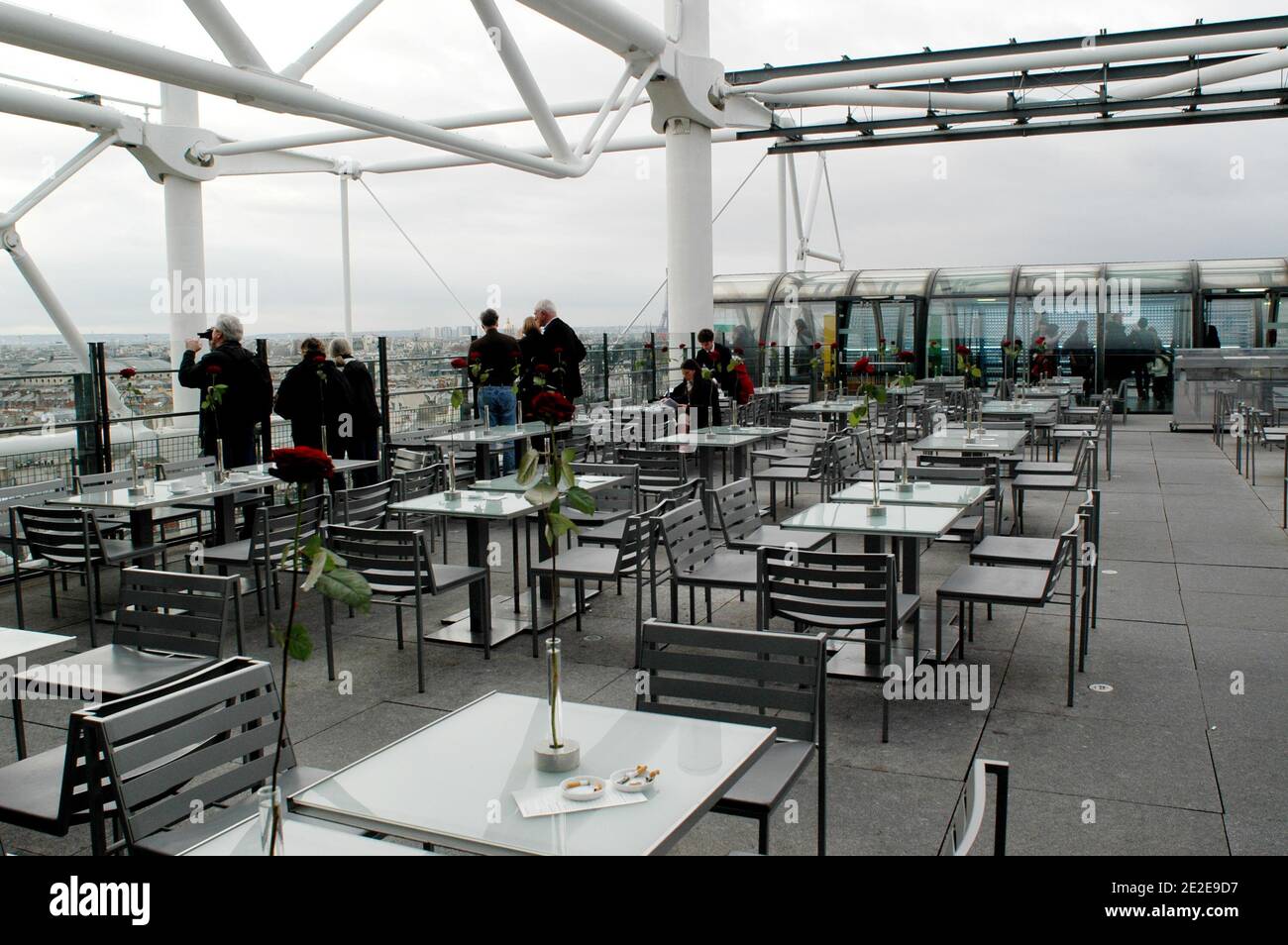 Blick auf das Restaurant "Le Georges" im 6. Stock des Centre Georges Pompidou Museum of Contemporary Art, in Paris, Frankreich am 27. November 2011. Foto von Alain Apaydin/ABACAPRESS.COM Stockfoto