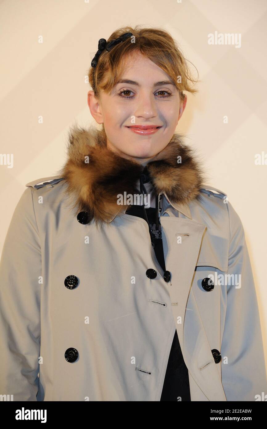 Lolita Chammah bei der Burberry Paris Boutique Opening in der britischen Botschaft in Paris, Frankreich, am 1. Dezember 2011. Foto von Alban Wyters/ABACAPRESS.COM Stockfoto