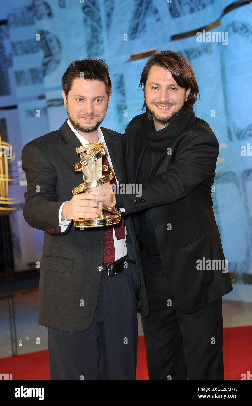 Gianluca de Serio und Massimiliano de Serio erhalten den Preis der Jury für "Seven Acts of Mercy" während der Abschlussfeier im Rahmen des 11. Marrakech Film Festival in Marrakesch, Marokko am 10. Dezember 2011. Foto von Nicolas Briquet/ABACAPRESS.COM Stockfoto