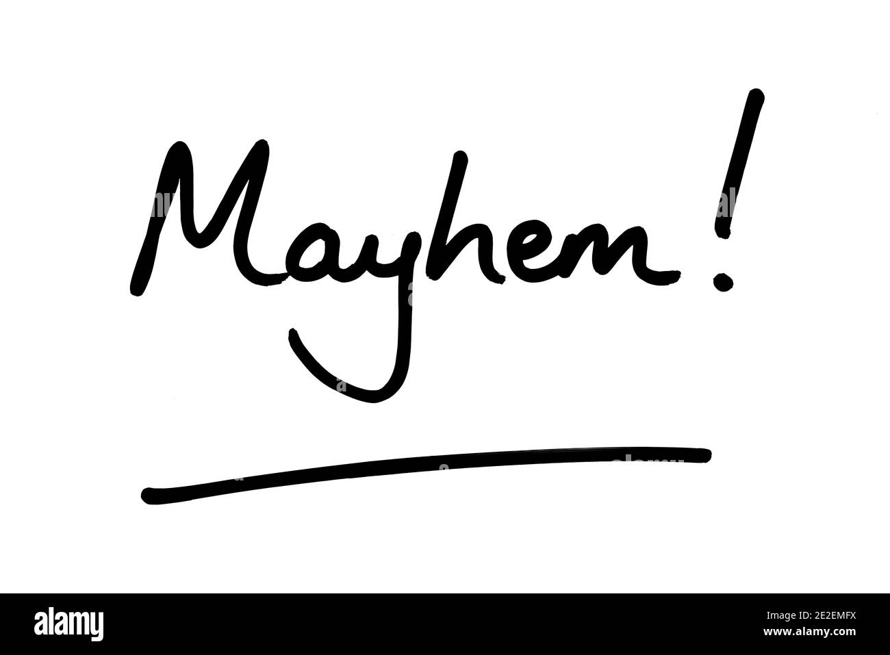 Das Wort Mayhem! Handgeschrieben auf weißem Hintergrund. Stockfoto