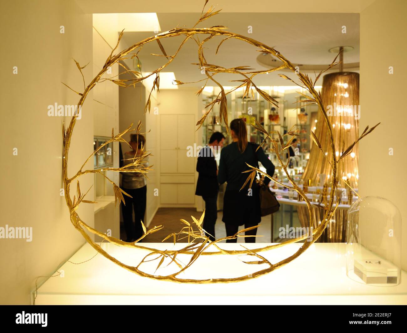 "A Russian Fairy Tale" Jewelry Launch Cocktail in der Guerlain Boutique in Paris, Frankreich, am 14. Dezember 2011. Foto von Alban Wyters/ABACAPRESS.COM Stockfoto