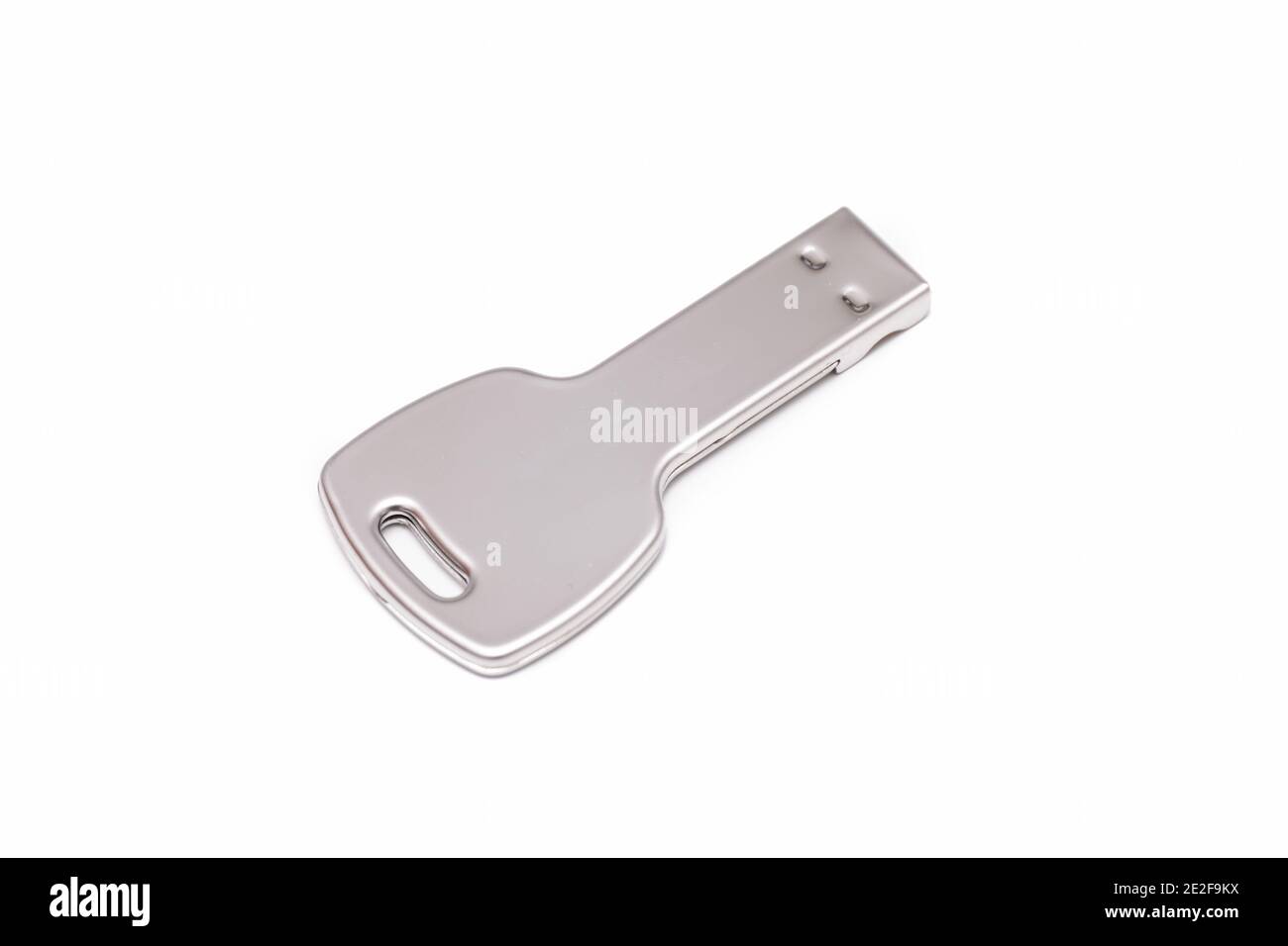 Schlüssel-geformter USB-Stick auf weißem Hintergrund isoliert Stockfoto