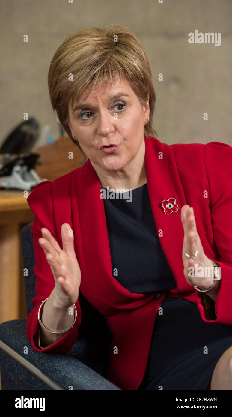 Interviewporträts von Schottlands erster Ministerin Nicola Sturgeon. Aufgenommen im schottischen Parlament, Holyrood, Edinburgh. Kredit - Phil Wilkinson / A Stockfoto