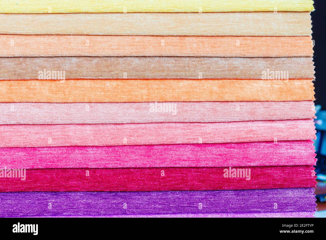 Beispiele von farbigen Stoffhintergrund. Warme Farben Stockfoto
