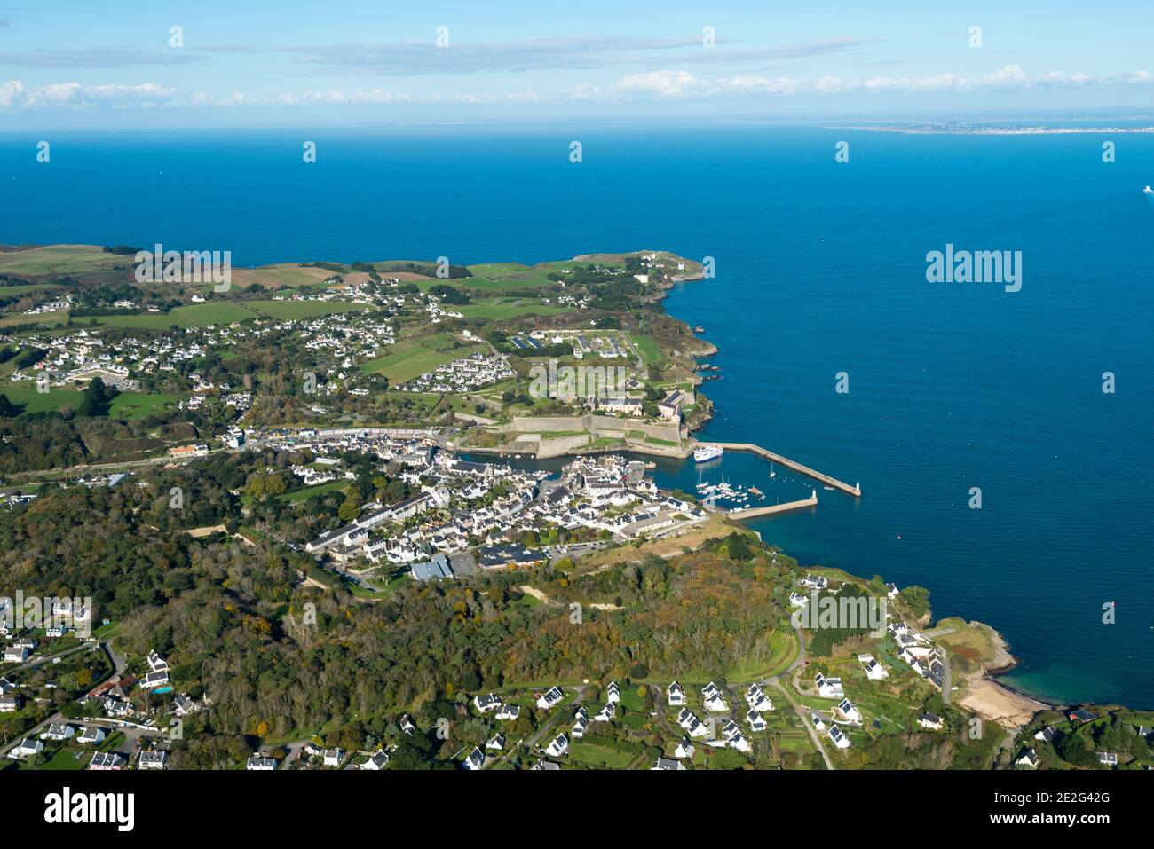 Belle-ile-en-Mer Insel (vor der Küste der Bretagne, Nordwestfrankreich): Luftaufnahme der Stadt Le Palais Stockfoto