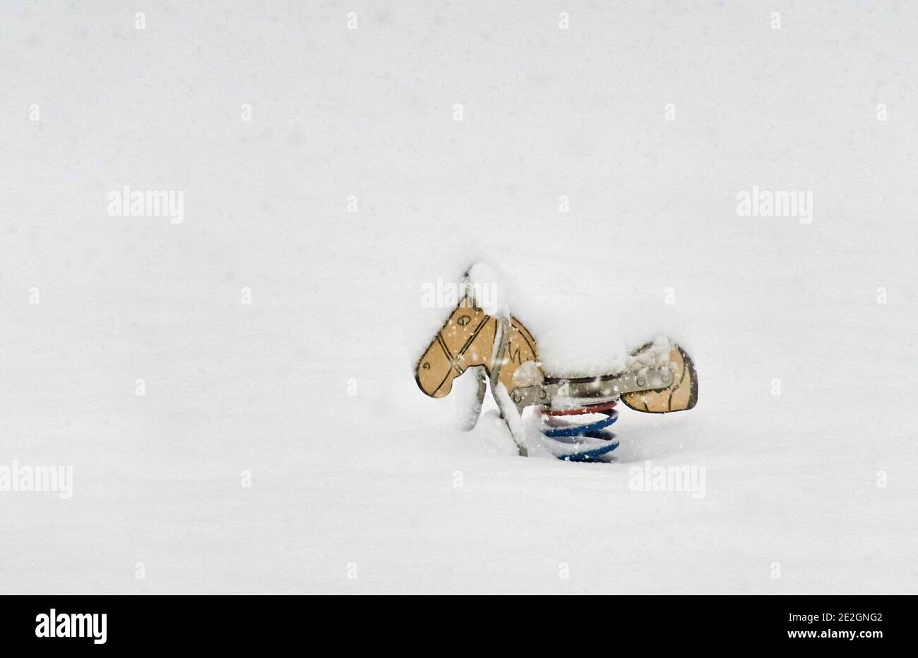 Marktoberdorf, Deutschland. Januar 2021. Wetterfeature: Winterbeginn mit 50cm Neuschnee, Wintereinbruch mit 50cm Neuschnee in Marktoberdorf, Bayern, Deutschland, 14. Januar 2021. Quelle: Peter Schatz/Alamy Live News Stockfoto