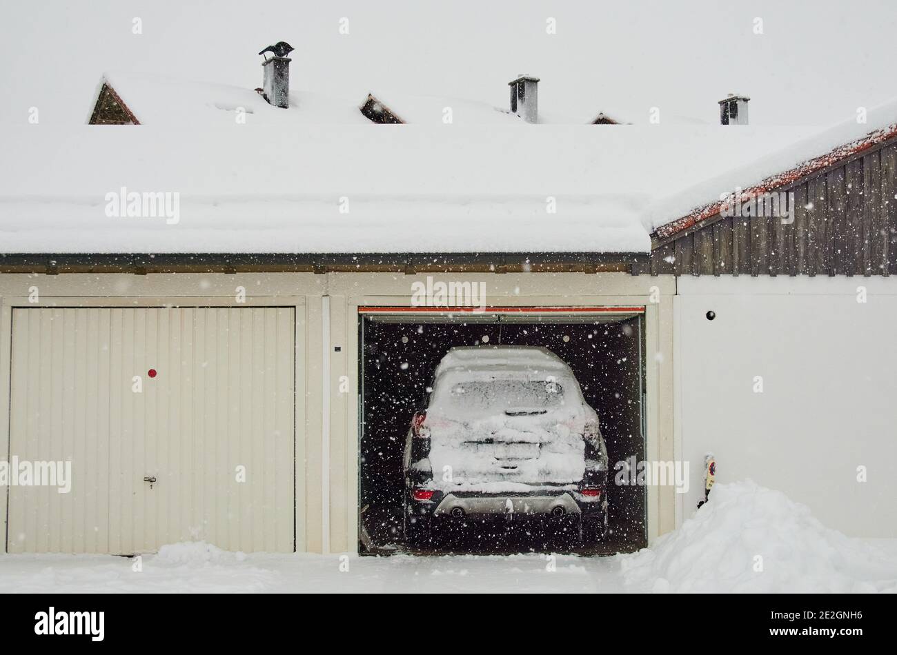 Marktoberdorf, Deutschland. Januar 2021. Wetterfeature: Winterbeginn mit 50cm Neuschnee, Wintereinbruch mit 50cm Neuschnee in Marktoberdorf, Bayern, Deutschland, 14. Januar 2021. Quelle: Peter Schatz/Alamy Live News Stockfoto