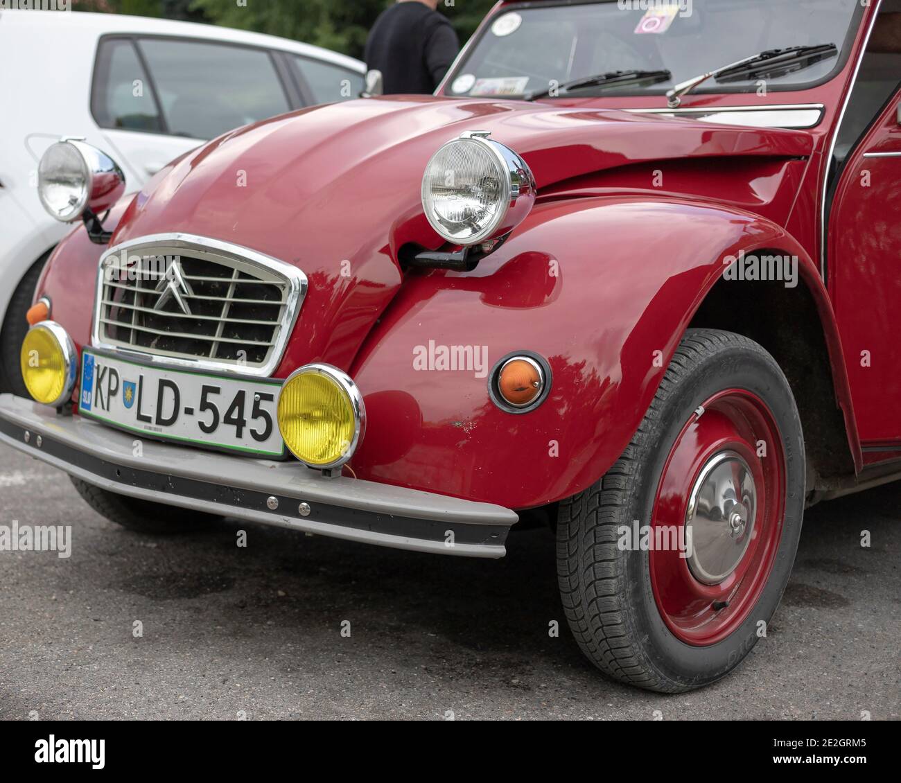 Mokra Gora, Serbien, 22. Juli 2019: Nahaufnahme des ehrwürdigen Citroen 2CV (Baujahr: 1948 bis 1990) Stockfoto