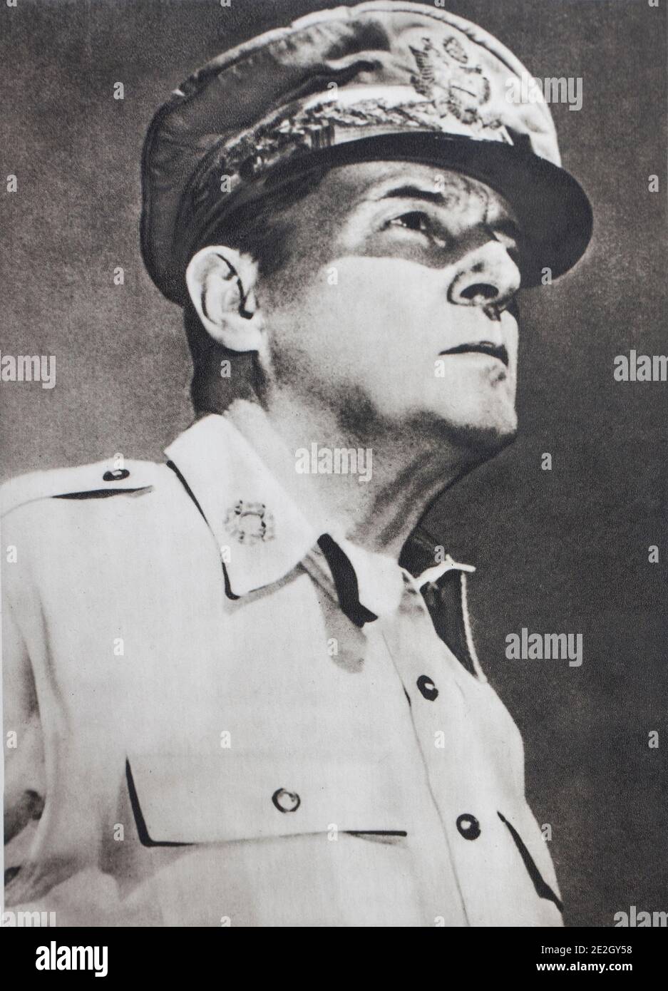 General der Armee Douglas MacArthur (1880-1964) war ein US-amerikanischer 5-Sterne General und Feldmarschall der philippinischen Armee. Er war Chef des Stabes Stockfoto