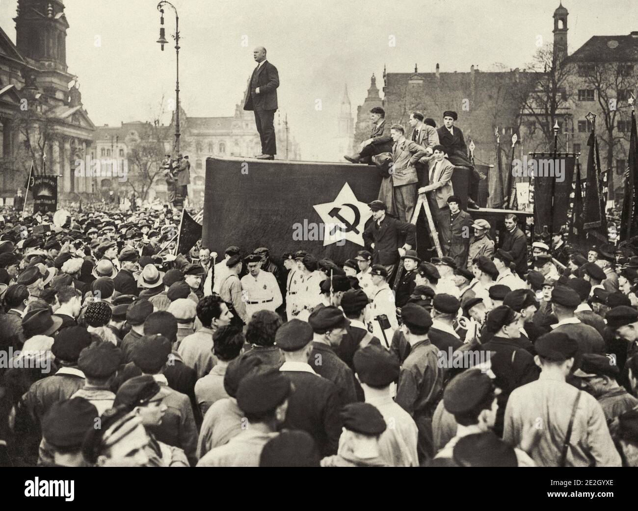 Mai 1931 spricht der deutsche Kommunistenführer Ernst Thalmann während EINES Treffens im Berliner Lustgarten Stockfoto