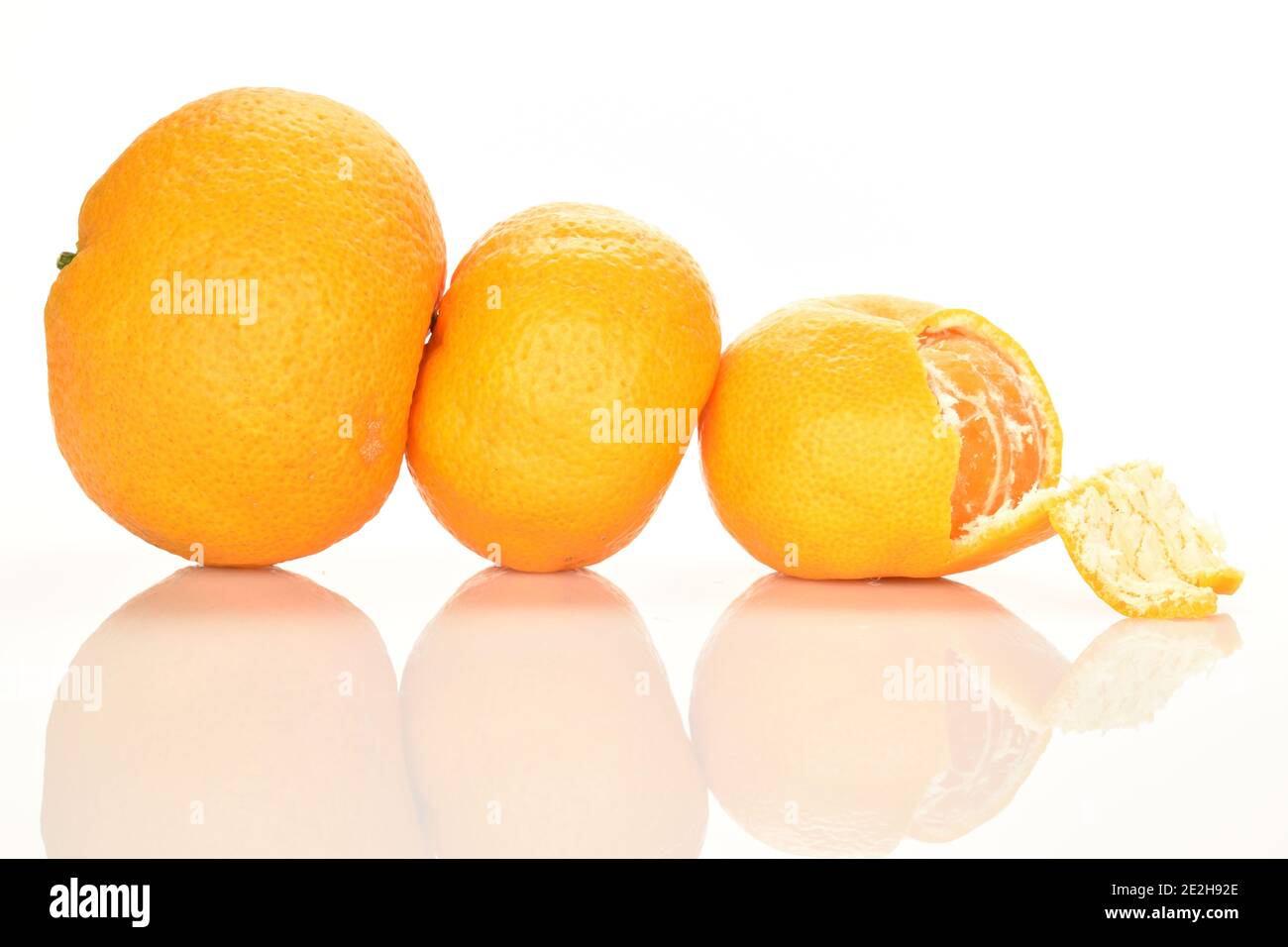 Mandarine Halb Geschalt Stockfotos Und Bilder Kaufen Alamy