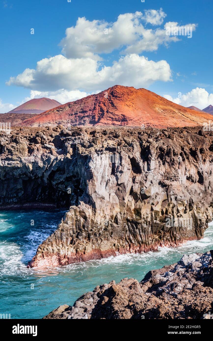 Los Hervideros Vulkanlandschaft am Meer, Lanzarote, Kanaren Stockfoto