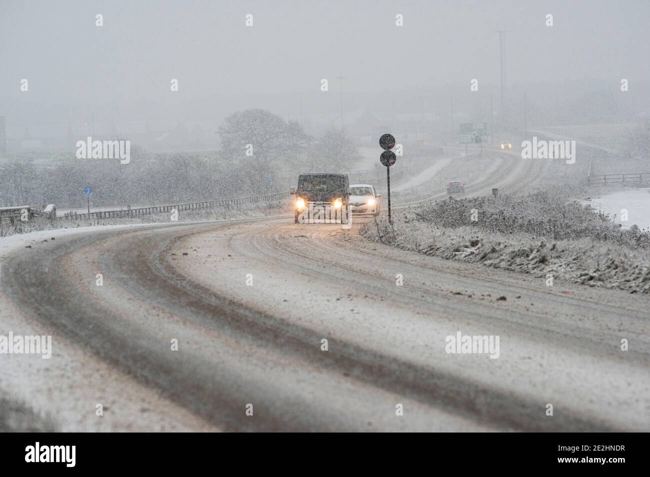 UK Wetter: Doncaster, South Yorkshire - 14 Januar 2021 - Schnee verursacht Störungen auf dem Great Yorkshire Way. Kredit: Michael Jamison/Alamy Live Nachrichten Stockfoto