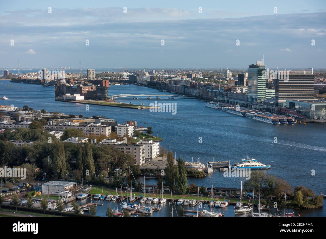 Blick auf den IJplein und Sixhaven in Amsterdam Stockfoto