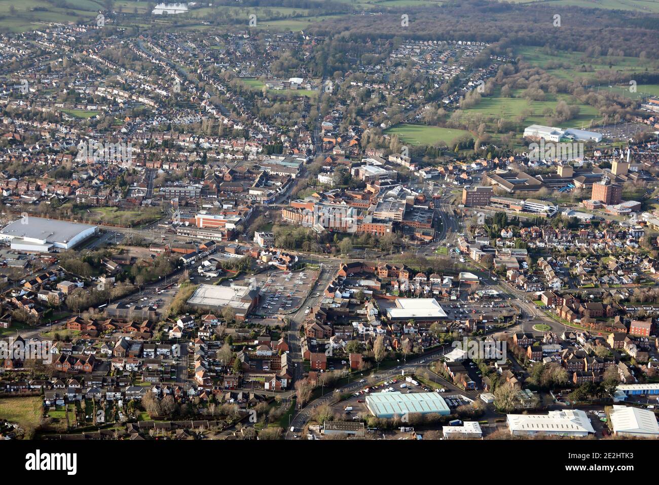 Luftaufnahme des Cannock Stadtzentrums mit Morrisons Superstore im Vordergrund und Cannock Shopping Centre weiter hinten Staffordshire, UK Stockfoto