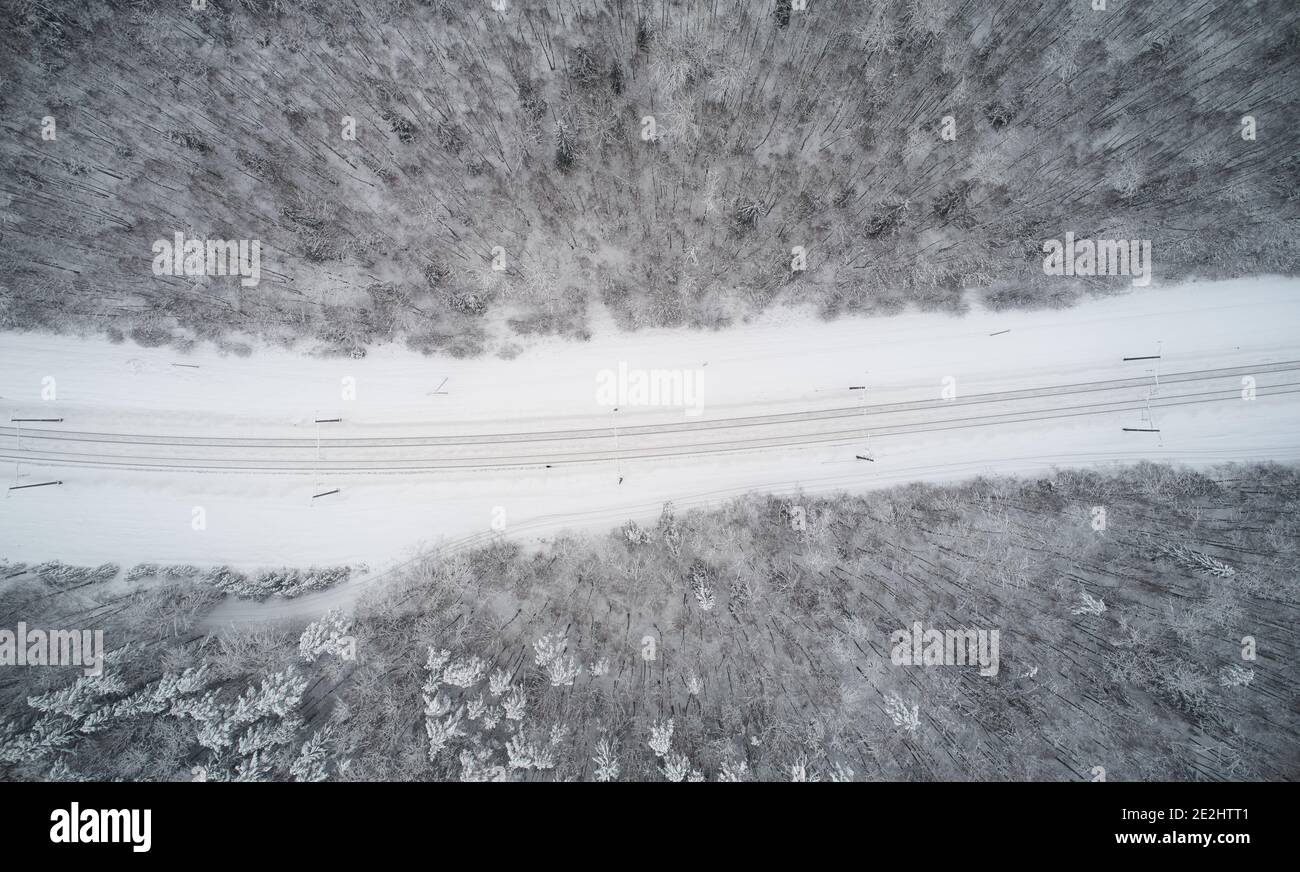 Eisenbahn in der Wintersaison Luftaufnahme über der oberen Drohne Stockfoto